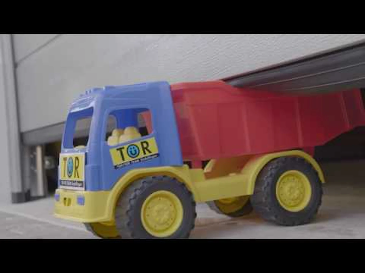 Redaktioneller Film: Sicherheit bei Garagentoren Hörmann on Youtube