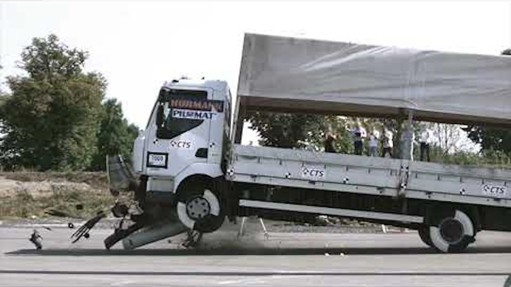 Crash Test - OktaBlock mobile vehicle barrier | Hörmann Hörmann on Youtube