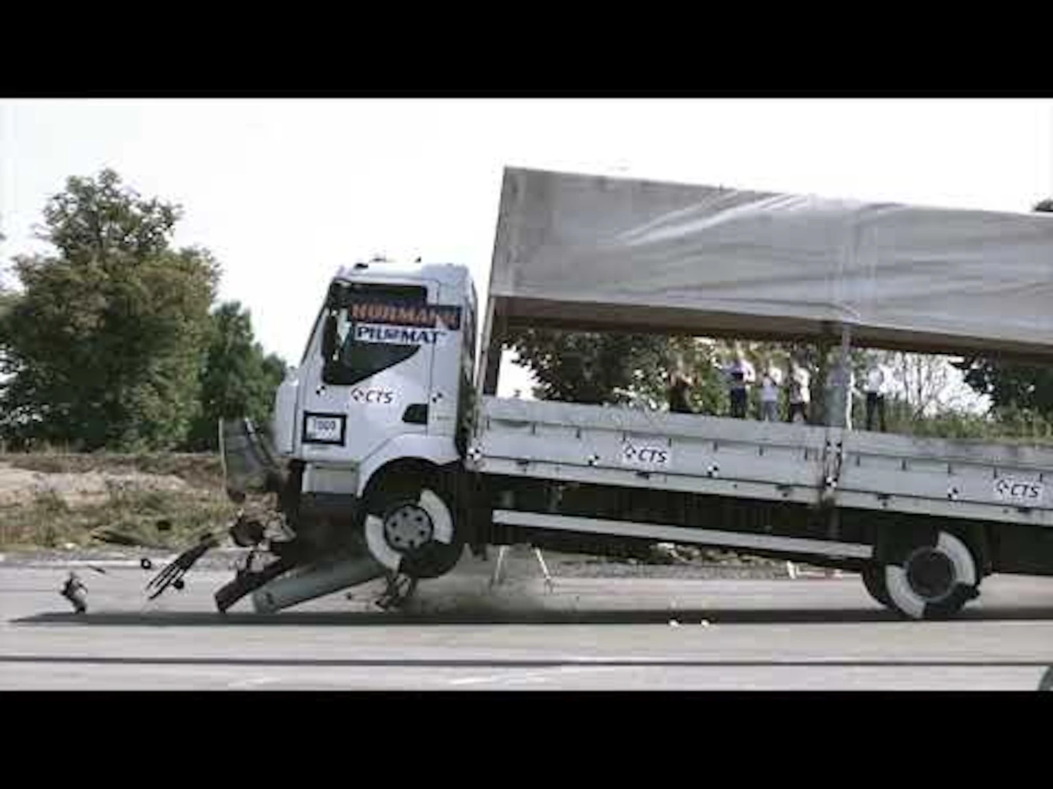 Crash Test - OktaBlock mobile vehicle barrier | Hörmann Hörmann on Youtube